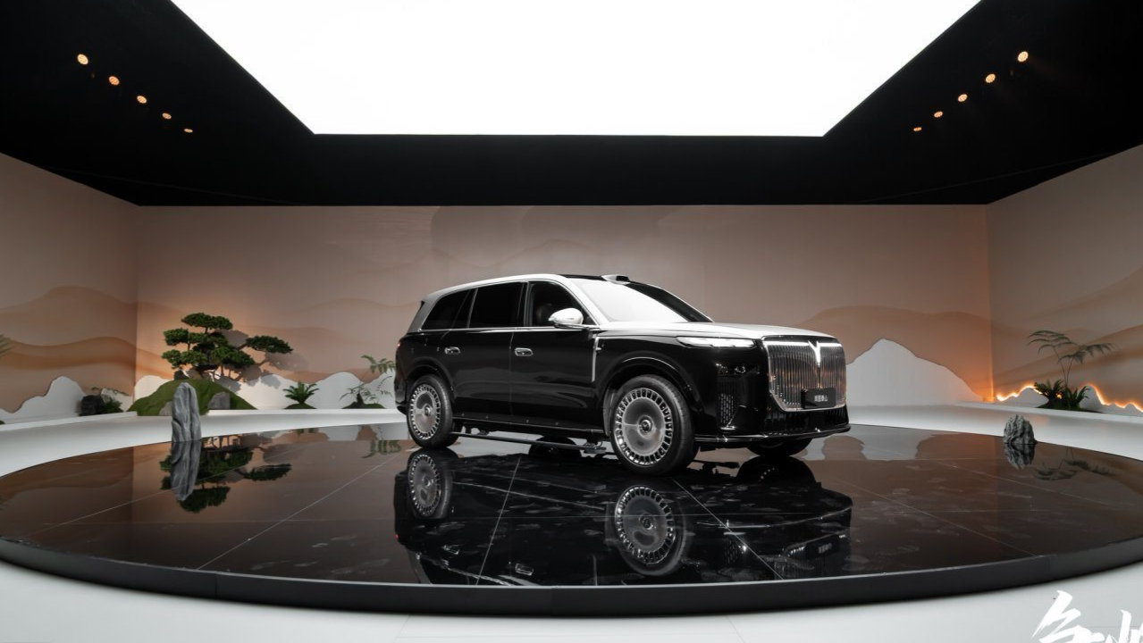 37.99万上市首发三腔空悬 岚图泰山，为中国豪华SUV刻下新刻度