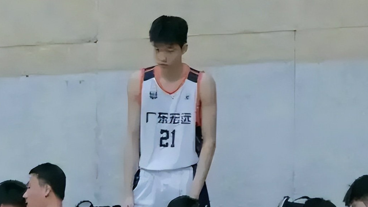 广东酝酿2换1交易，北京报价2米11中锋，四川队长现身辽宁