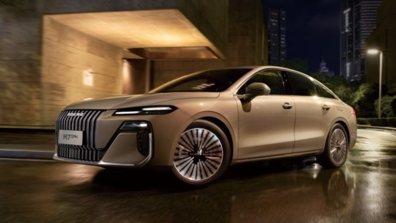 2025广州车展：荣威M7 DMH依托豆包AI 构建全家舒心安逸出行场景