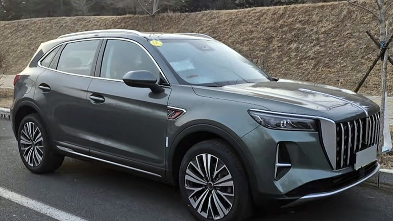 内外换新！新款红旗HS5实车亮相，换更大尺寸大屏，搭2.0T动力