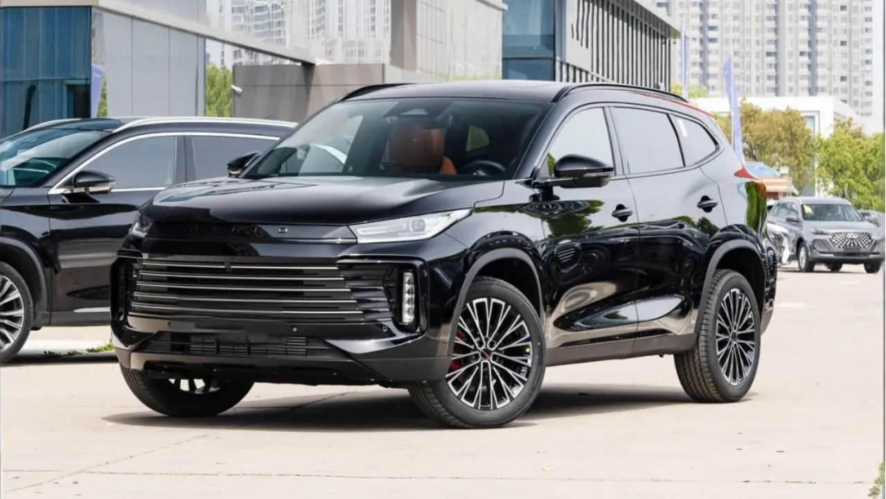 15万级SUV理念碰撞！2.0T+8AT暴击6.58秒破百 vs 1.5T+CVT省油王者