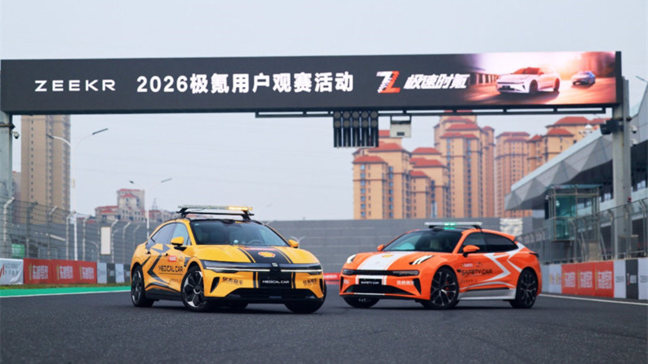 不止上赛道，更守护赛道，极氪猎装双车护航F4天津站！