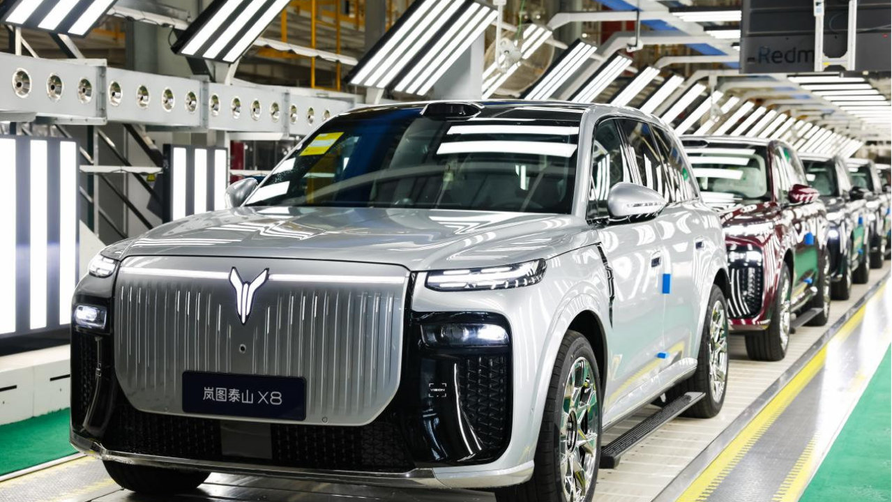 续航727km+5C超充，岚图泰山X8 EV正式下线