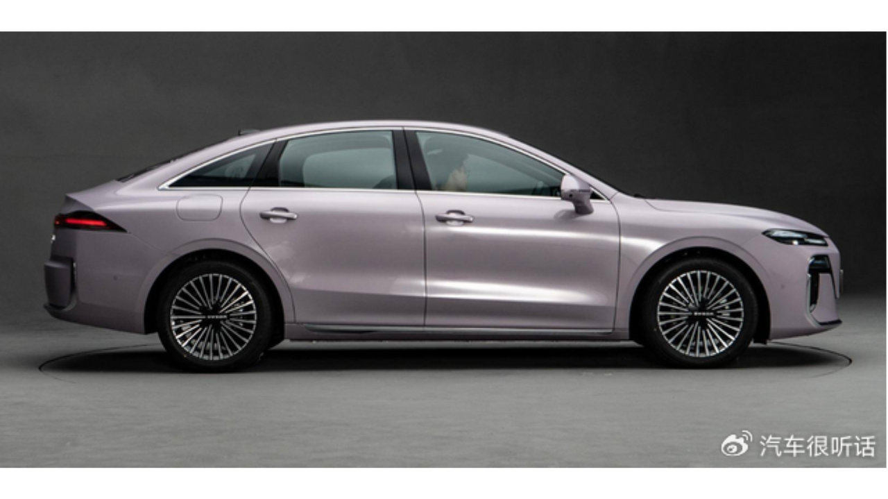 10万B级插混家轿神车频出，日产N6与荣威M7谁是性价比之王？