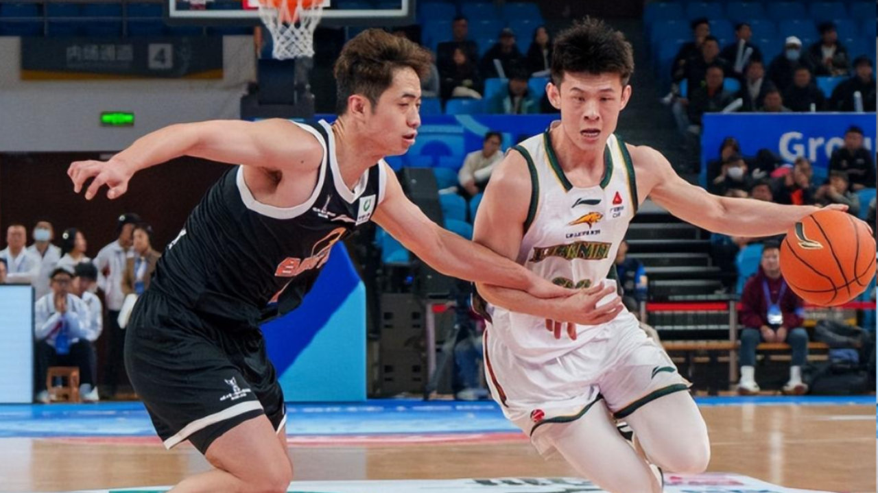 现国手、年薪550万，打个杯赛场均3分！球迷：单换郭艾伦就这实力？