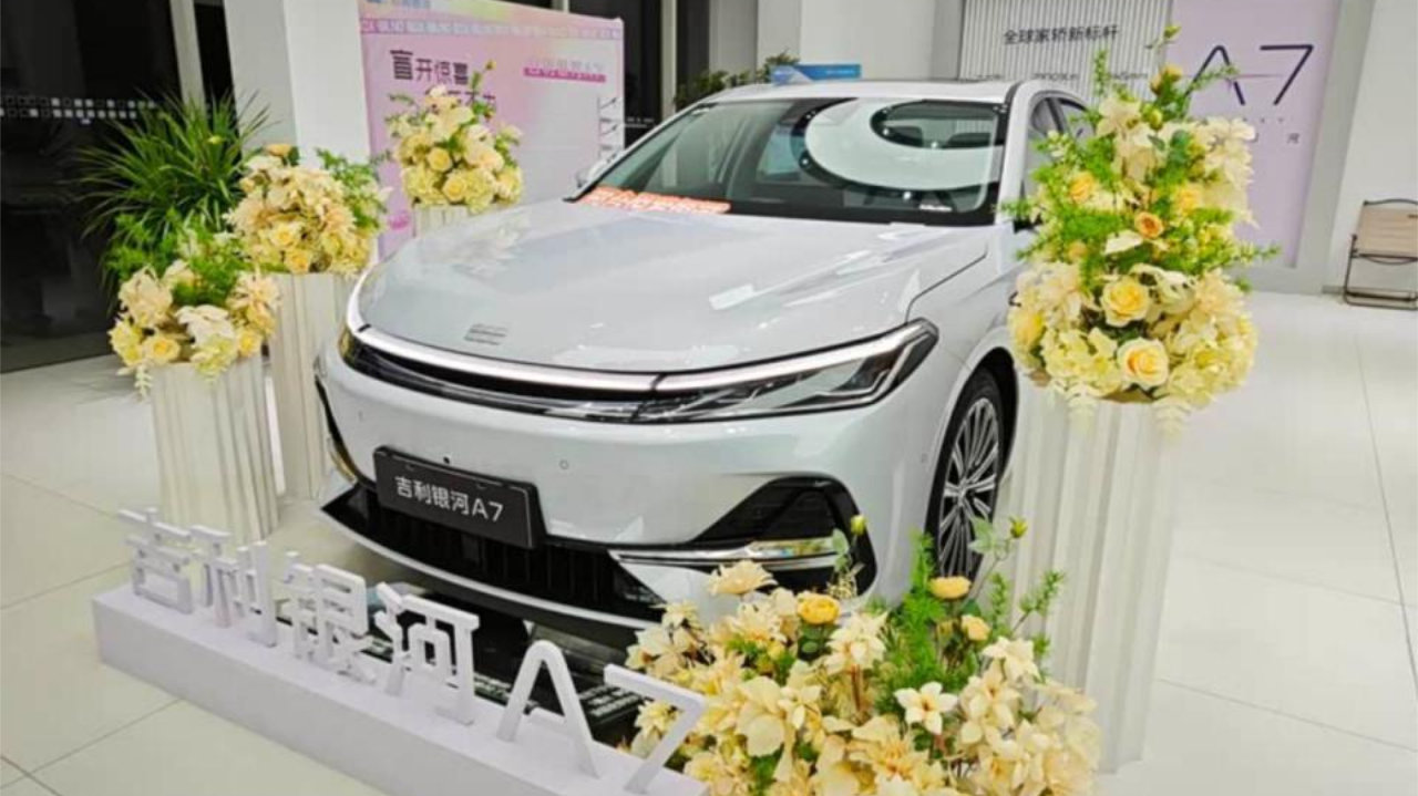 谁才是10万级家轿“扛把子”？银河A7对比秦L DM-i，如何选不踩坑