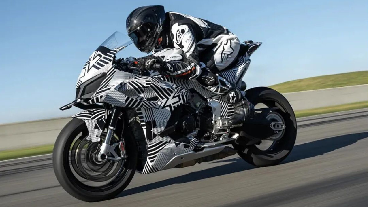 剑指WSBK公升组，传春风已聘法拉利为其V4测试车手