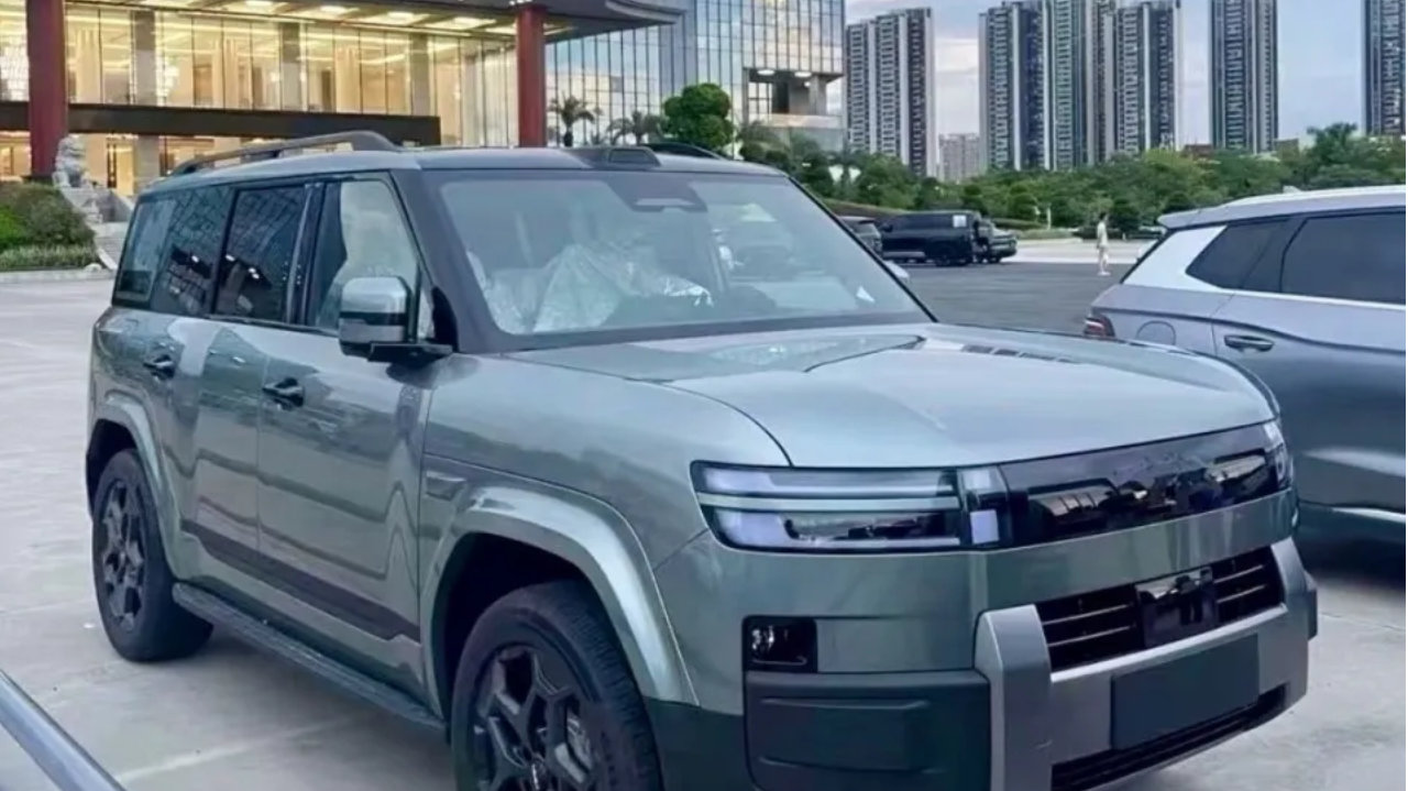 18万中大型插混SUV！硬派也有未来感，造型太香了