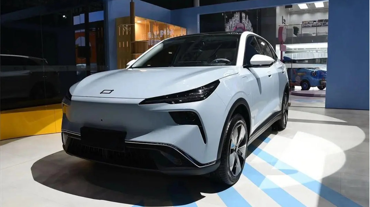 7万级纯电SUV新王炸！续航565km+5星安全，宝妈新手闭眼入