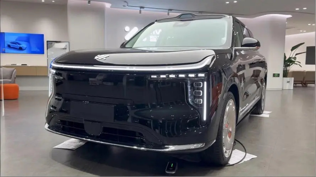 1500km续航+全域满配！30-40万大6座新能源SUV，中产刚需全能王