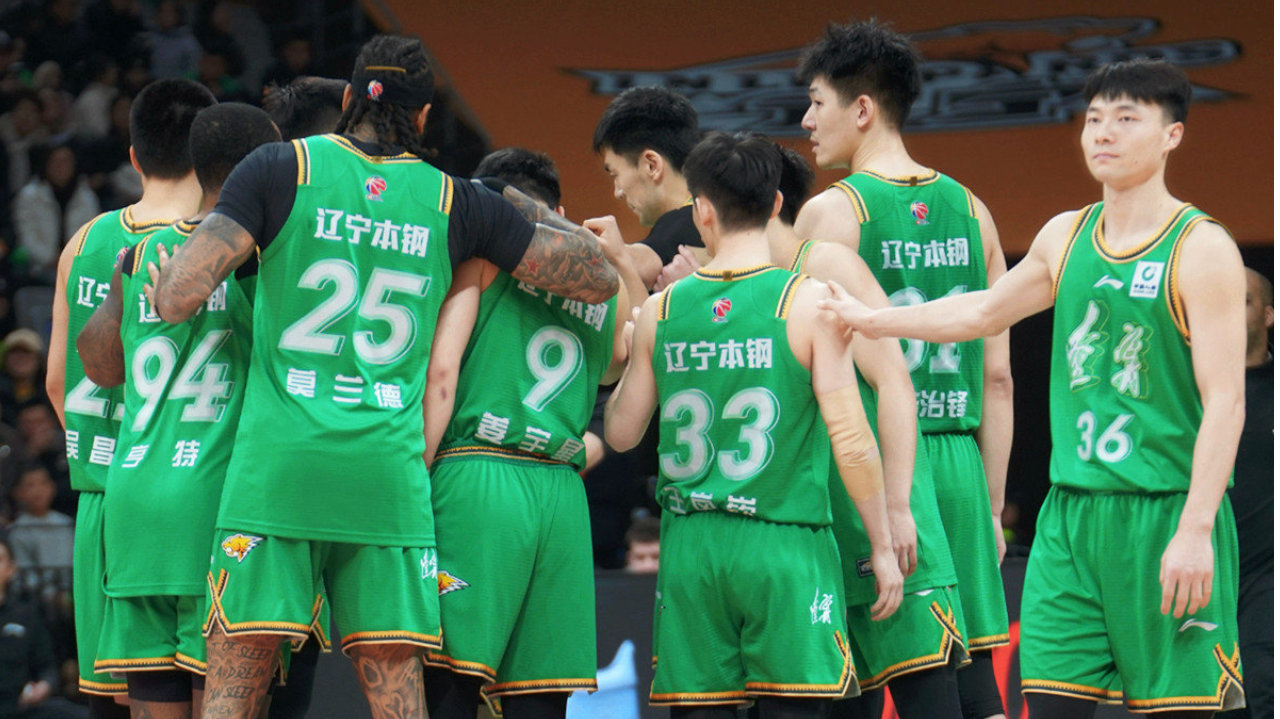 两手抓！辽宁连签两名小外援三个原因，冲击季后赛、兼顾重建