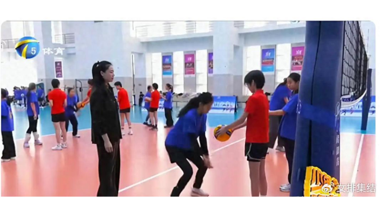 中国女排2大功勋轻装上阵，进训练营选拔人才，赵勇坐收渔翁之利