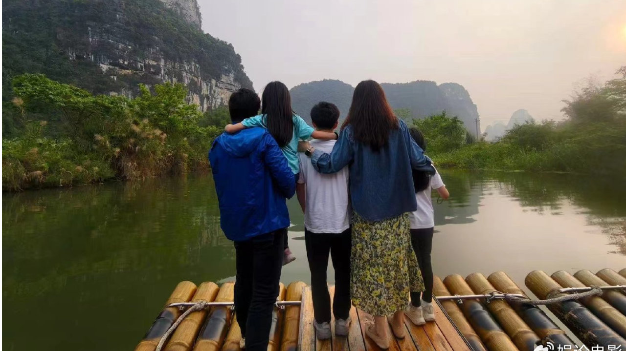 霍启刚郭晶晶一家五口游广西，学壮族文化，回应带娃出门累并快乐