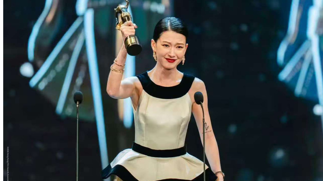 新科香港金像奖影后，演了一部“性转版”《小小的我》