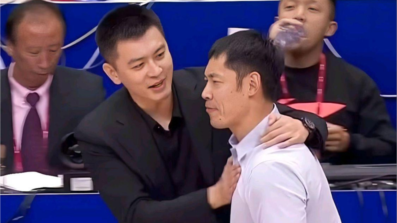 终于下课了！媒曝张庆鹏离任，杨鸣社媒暗示或接任北控主帅？
