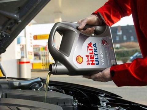 5000公里换一次机油的人多花了多少钱？机油多久换一次才不伤车？