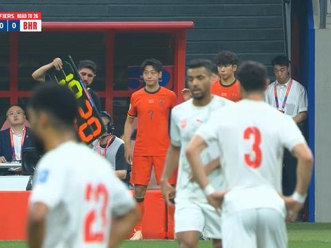 国足第58分钟换人！徐皓阳、刘诚宇替补登场，换下塞鸟、谢文能