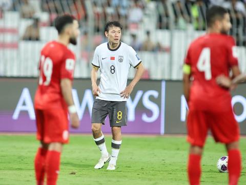 第一角球手李源一落选谢文能角球两度失误，但在泰山非角球手