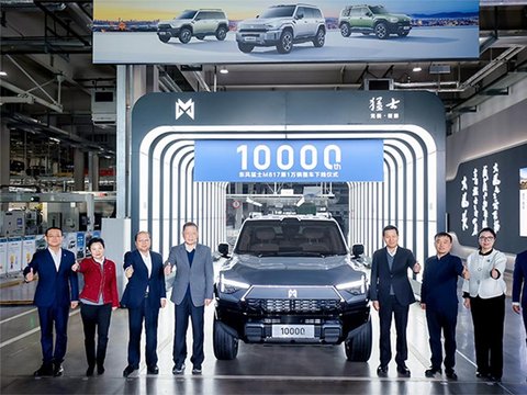 东风汽车新能源年销首破百万辆 湖北汽车产业转型跃上新高度