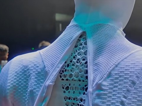 “真人扮演”的争议背后,小鹏机器人技术含量几何?_新闻