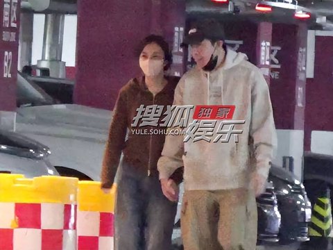 俞灏明王晓晨一起逛街两人十指紧扣感情稳定