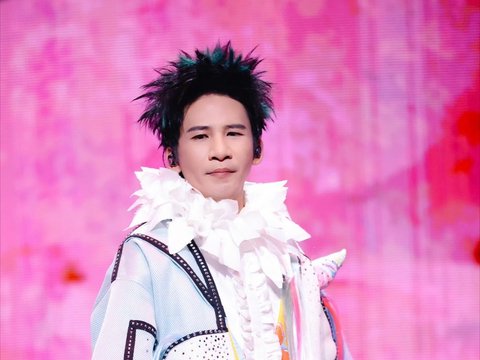 大张伟亮相B站毕业歌会，全场毕业生齐跳魔性舞步