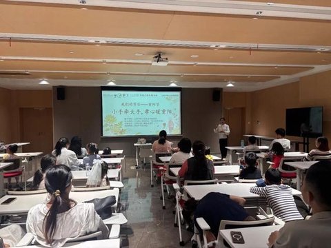 回顾 | 小松果悦读会·我们的节日——重阳节:大手牵小手,孝心暖重阳 回顾 | 小松果悦读会·我们的节日——重阳节:大手牵小手,孝心暖重阳