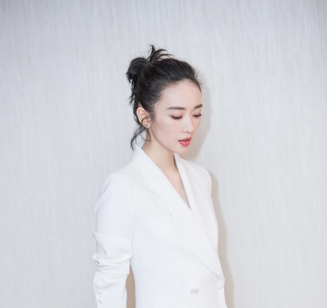 童瑶的职业装穿搭