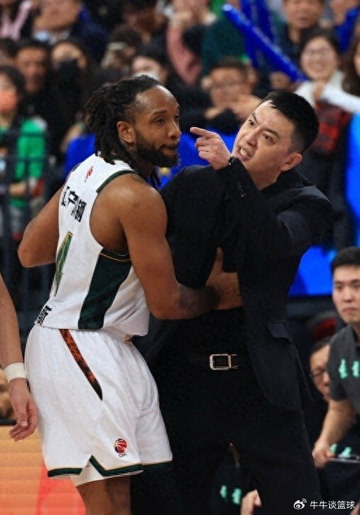 险遭15分大逆转，辽宁队拒绝爆冷！杨鸣怒批全队，不换外援真不行