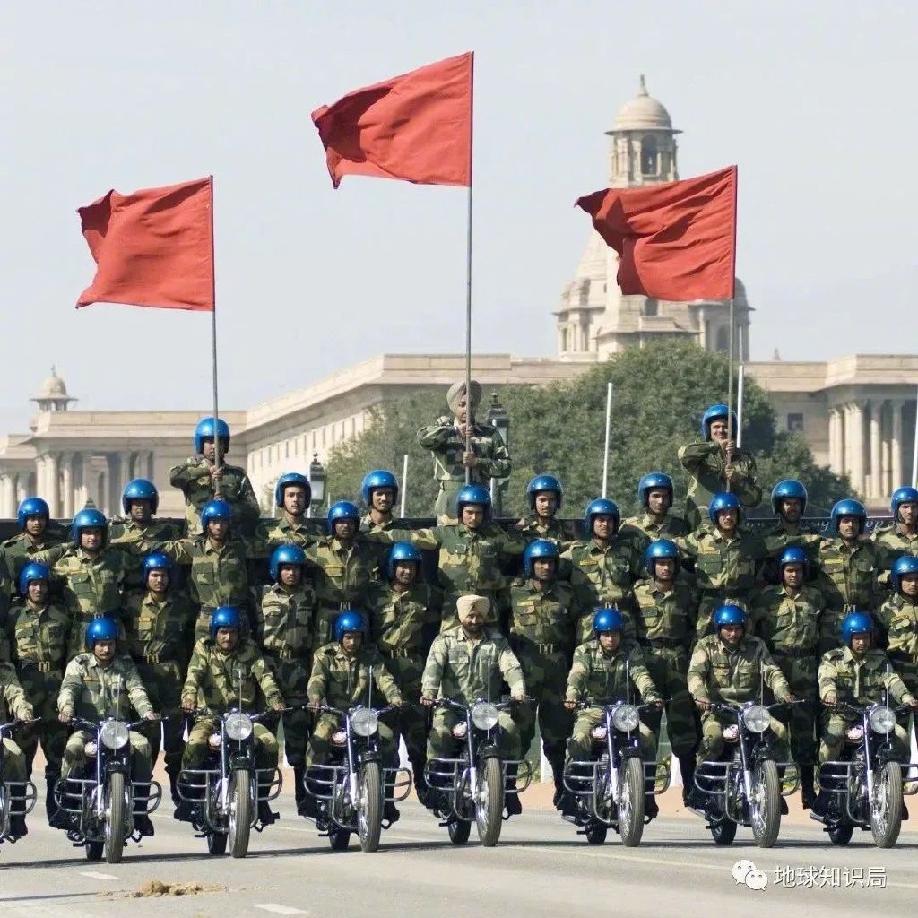 今年的印度阅兵，越来越好玩了！｜地球知识局_摩托车_特技表演_活动