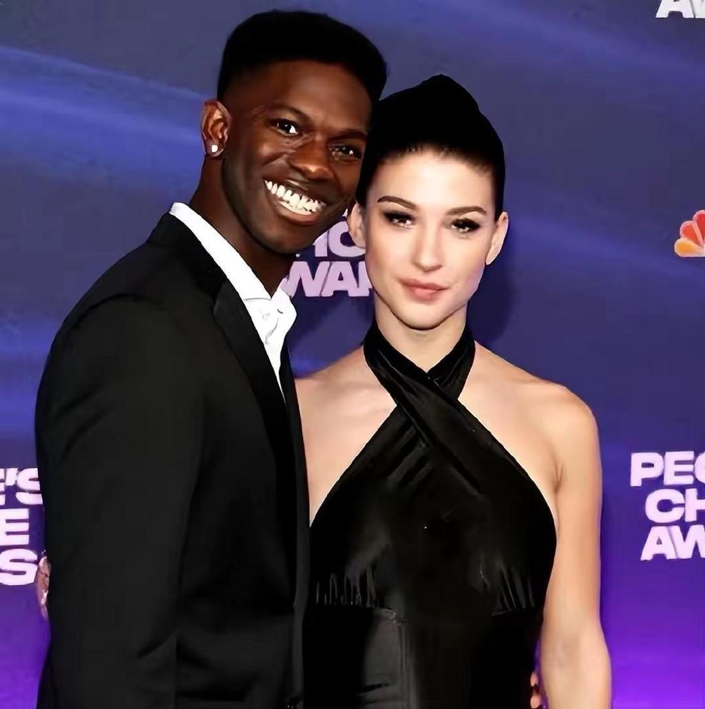 比尔盖茨小女儿又带黑人男友亮相！走红毯狂秀恩爱，亲吻不躲镜头休闲区蓝鸢梦想 - Www.slyday.coM