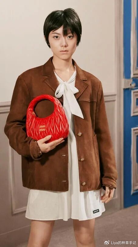 赵今麦MiuMiu“辣眼睛”海报遭群嘲，网友：仇人看到都释怀了