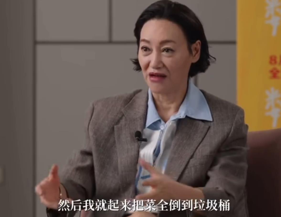 惠英红自曝为了让妈妈吃饭就特意把菜倒进垃圾桶