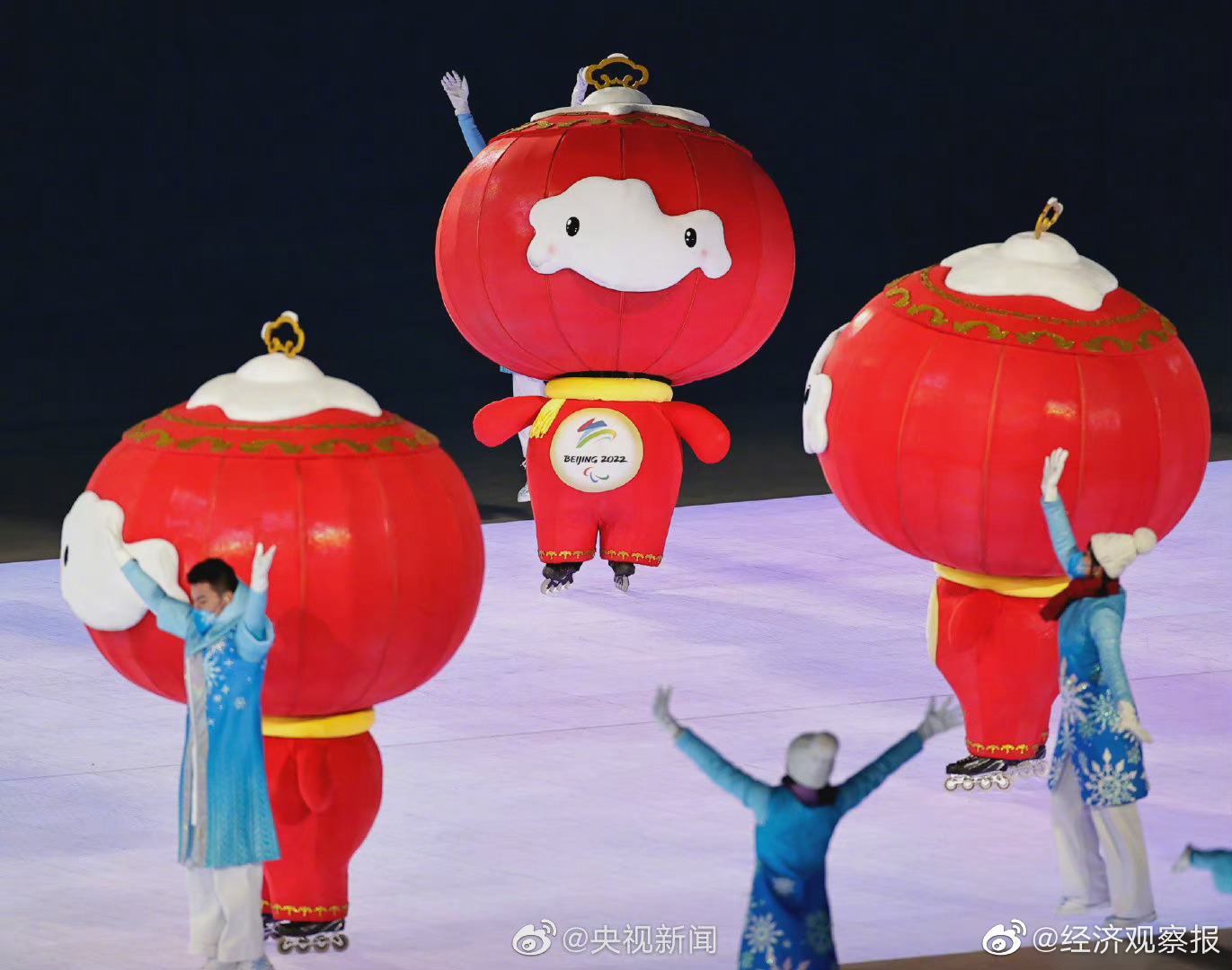 满场都是雪容融