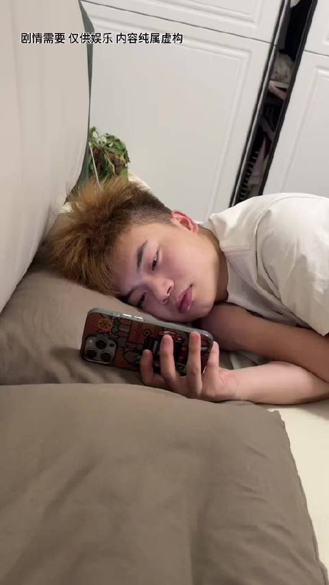 其实是想起来饭卡还剩12块钱去吃一顿