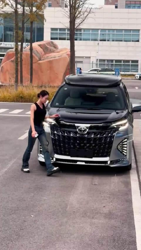 2025款高顶版丰田塞纳 配置高！内饰豪！还有什么理由不心动呢！