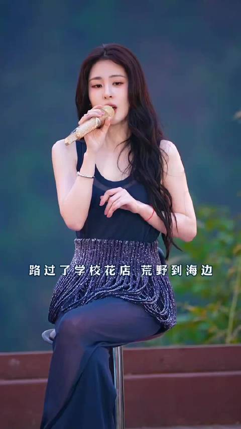“路过了学校花店 荒野到海边”@张碧晨Diamond 《兜圈》舞台直拍