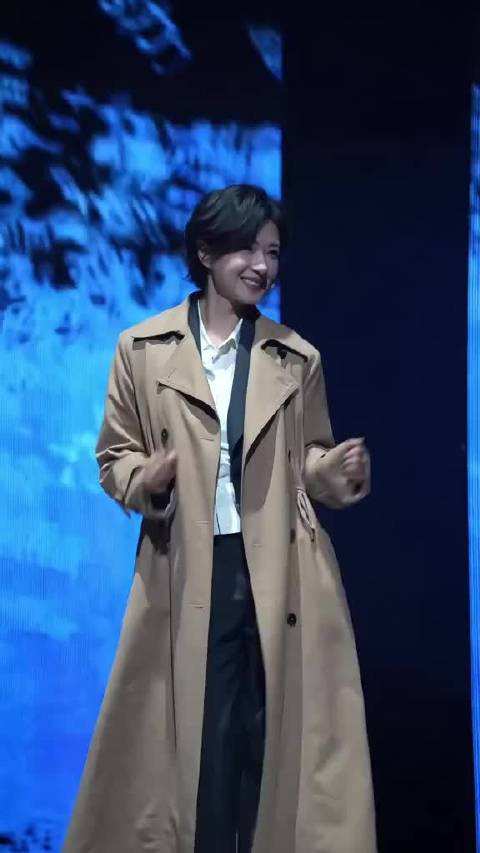 音乐卡没卡上点不重要，重要的是看万茜跳舞很治愈