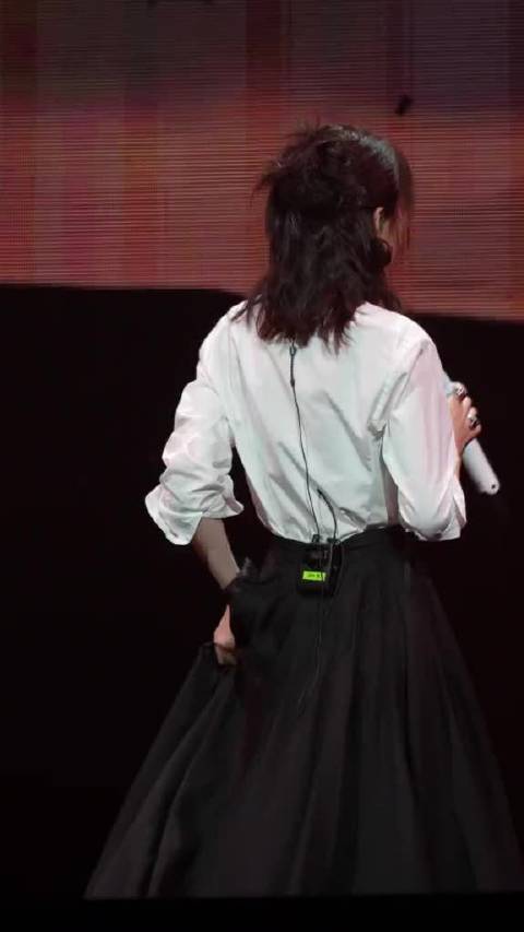 你看花儿多红啊