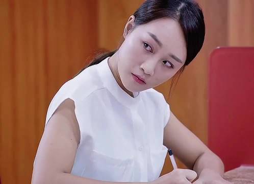 男友决定不再装穷，带怀孕妻子回豪宅照顾