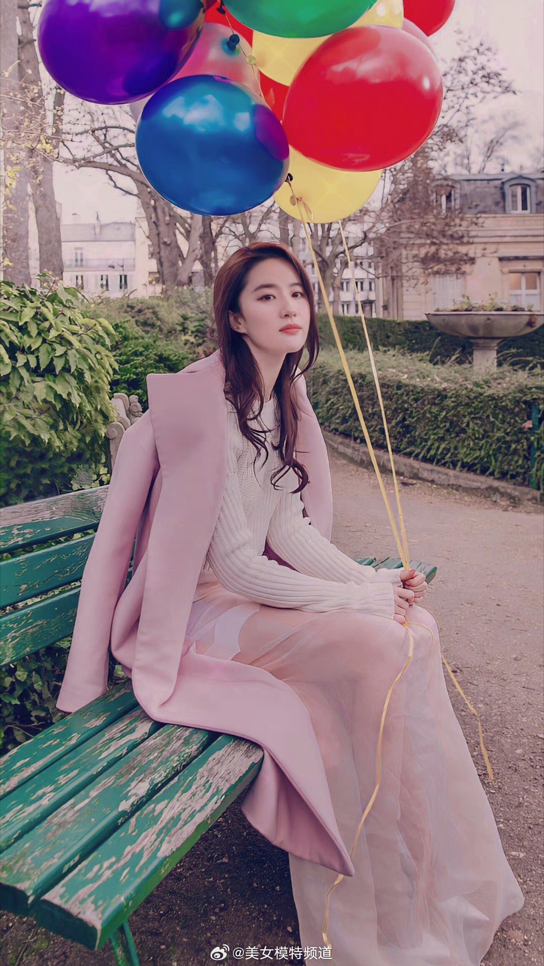 刘亦菲少女心户外写真