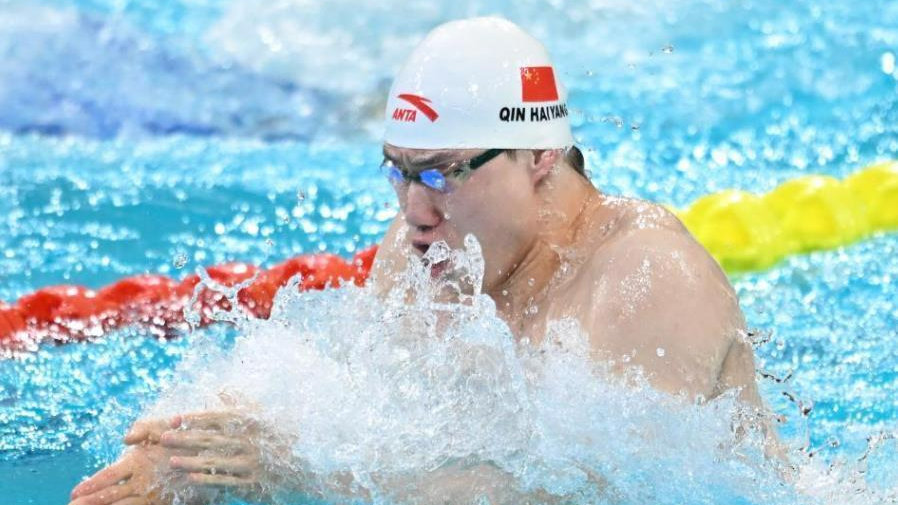 全国游泳冠军赛：覃海洋50蛙轻松摘金，孙佳俊0.27秒之差获银牌