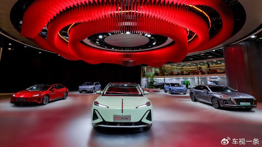 红旗首款豪华硬派越野车全球首秀，红旗品牌全新阵容亮相上海车展