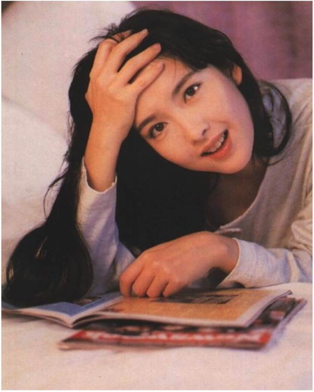 周慧敏1967年11月10日出生于香港,中国香港女歌手,演员,主持人.