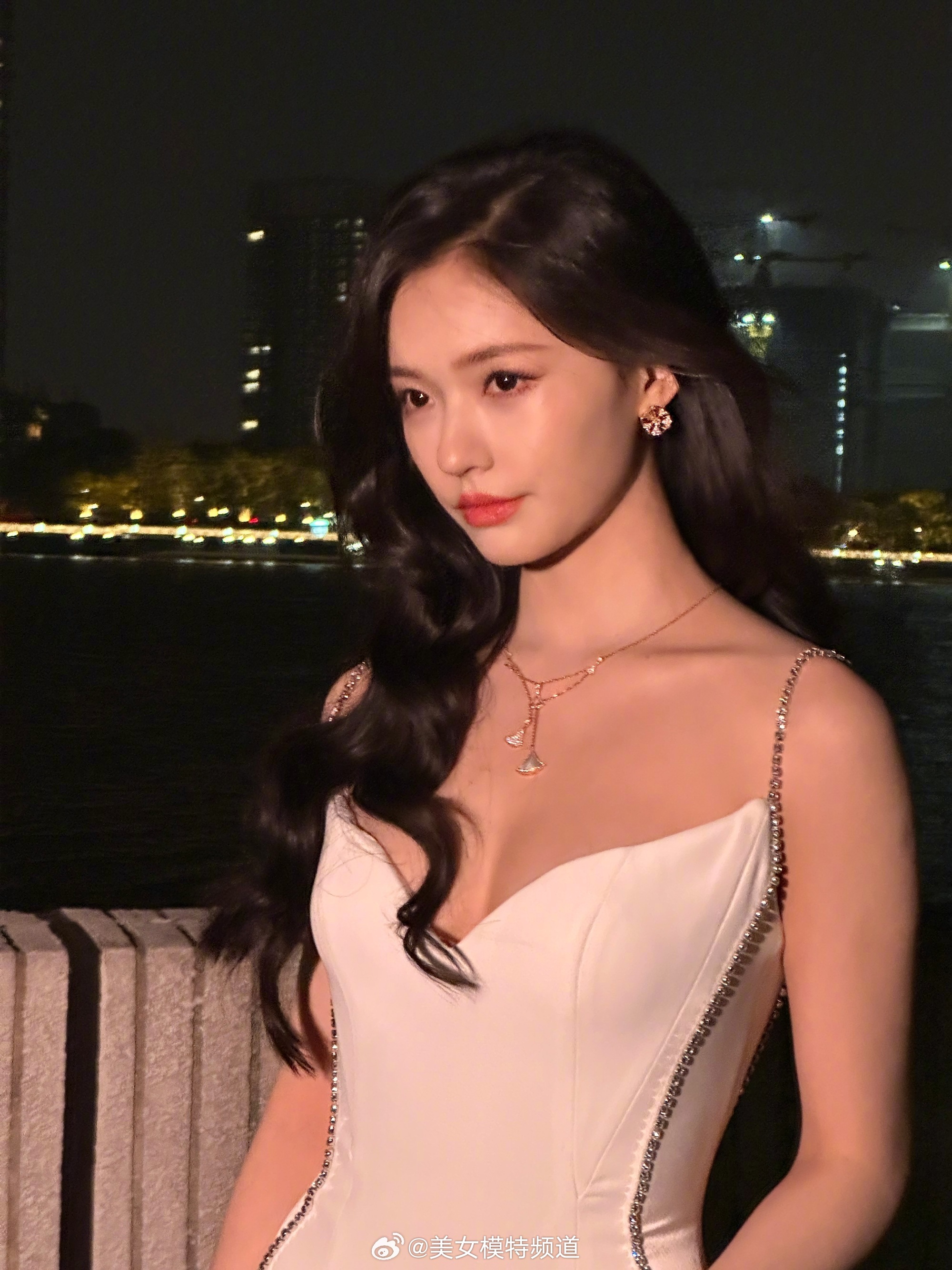 林允夜色下的温柔