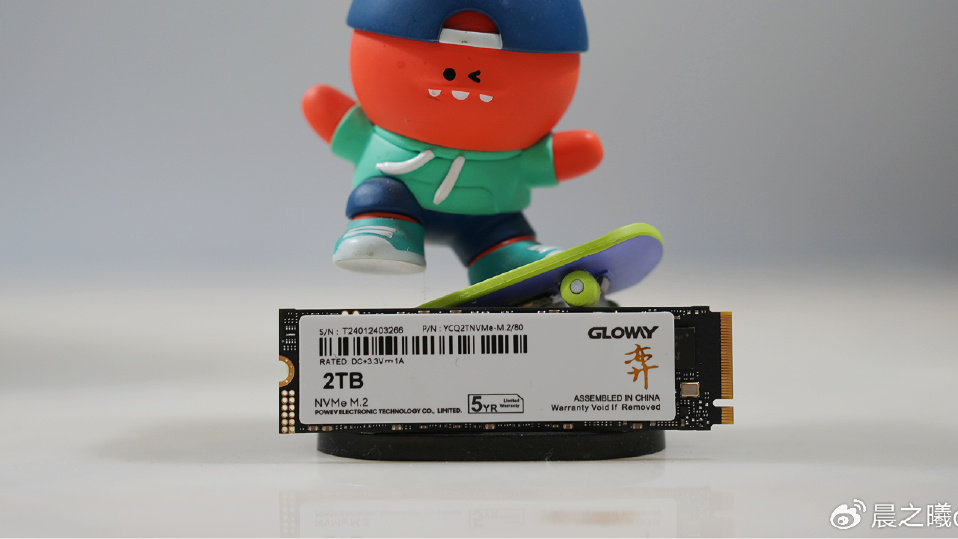 固态硬盘涨价不用怕！长江存储QLC SSD来了，光威弈性能版2TB起步