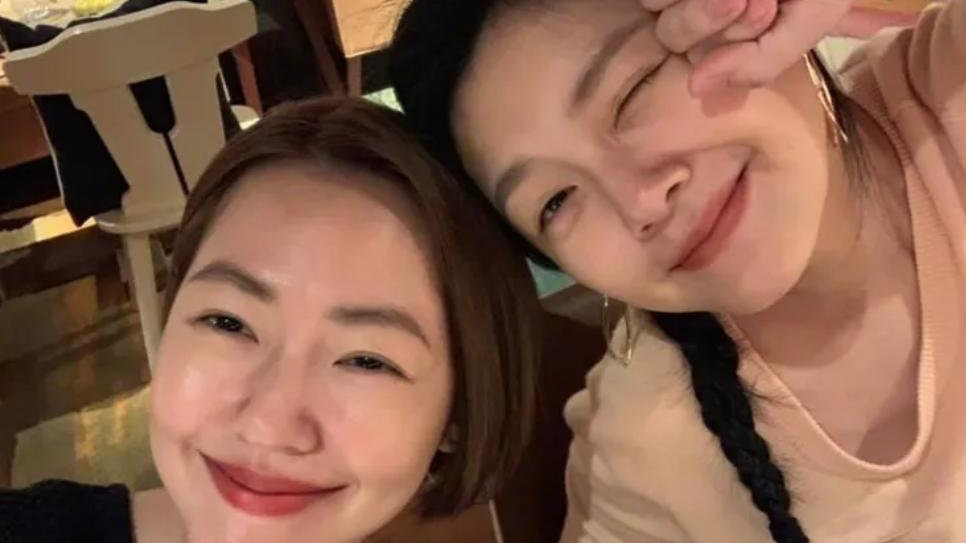 大S可以放心了！范玮琪晒与S妈合照，宣布认S妈为亲妈，S妈终于展露笑