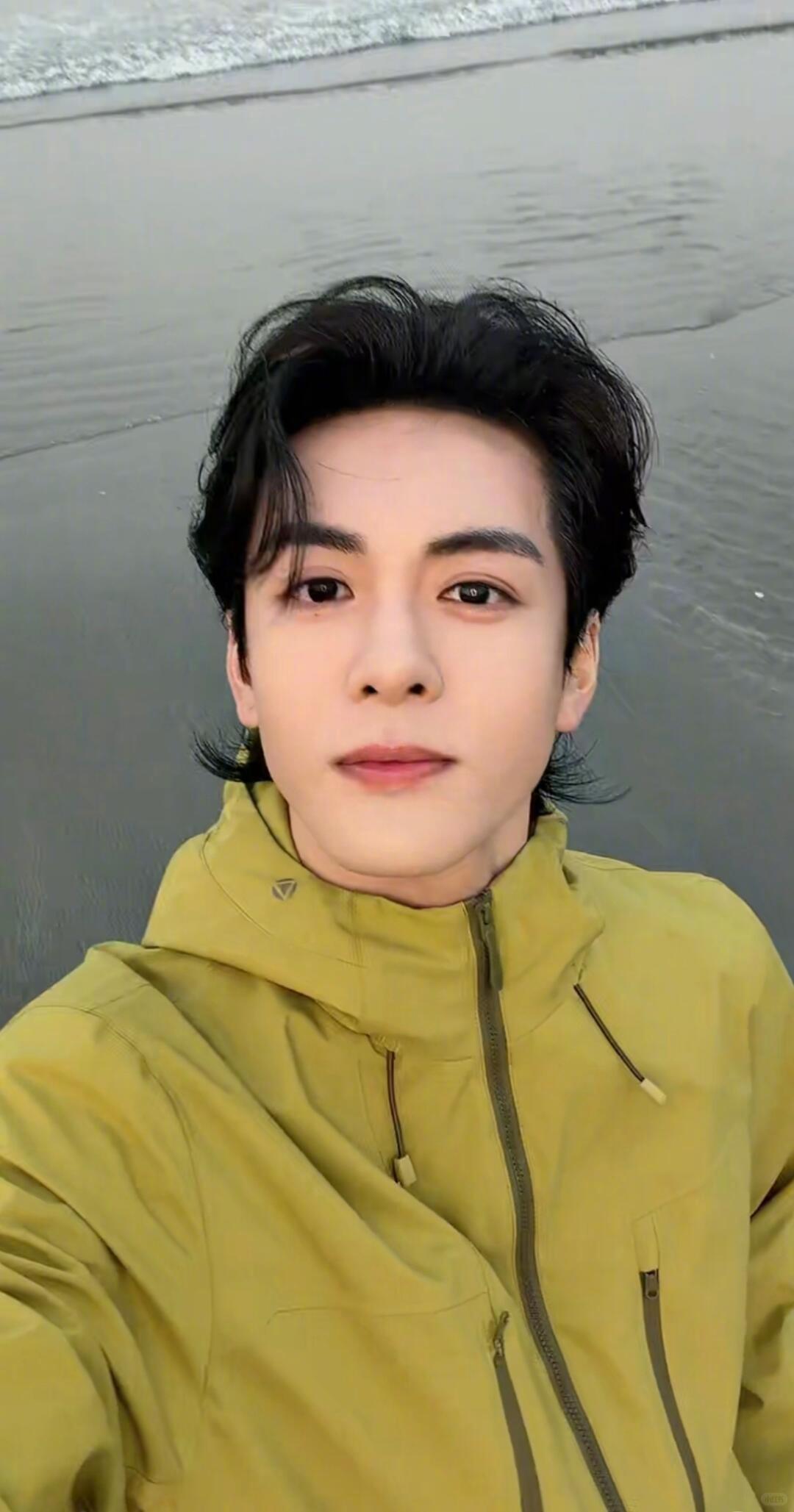 曾舜晞谈中年危机引共鸣，年龄焦虑成普遍话题