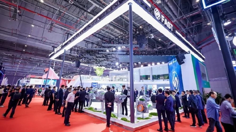 法士特携高端智能绿色“新品矩阵”闪耀上海国际车展