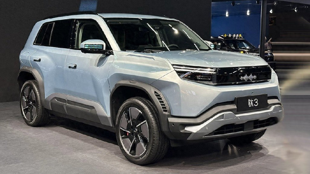 方程豹钛3星战都市版实车亮相，新前脸，老车主可无损更换